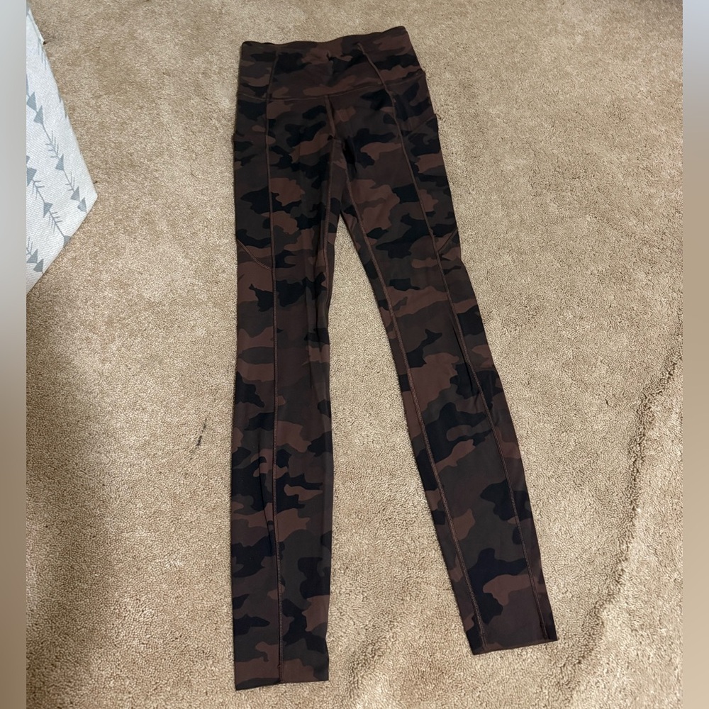 EUC Lululemon camo leggings size 2